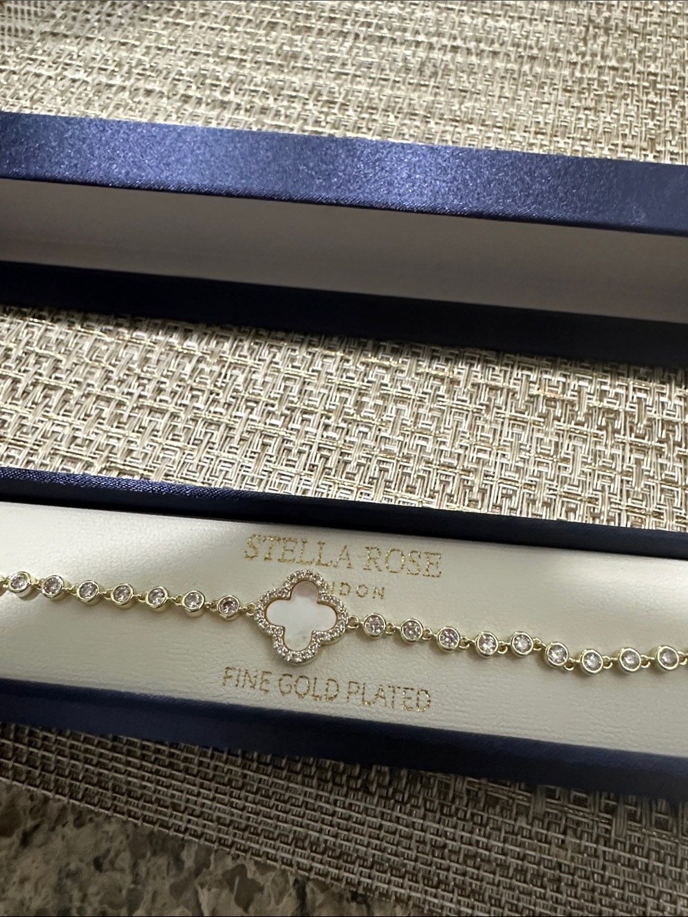 Gold-Plated Clover Bracelet in White